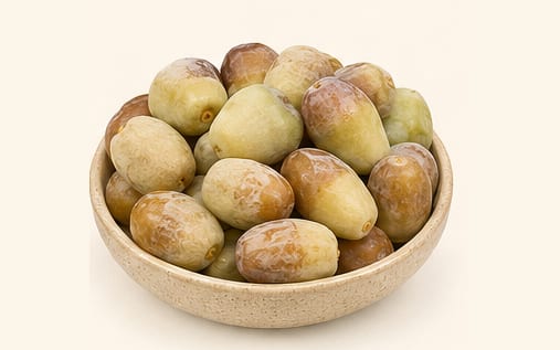 Shishi rutab dates in a serving bowl